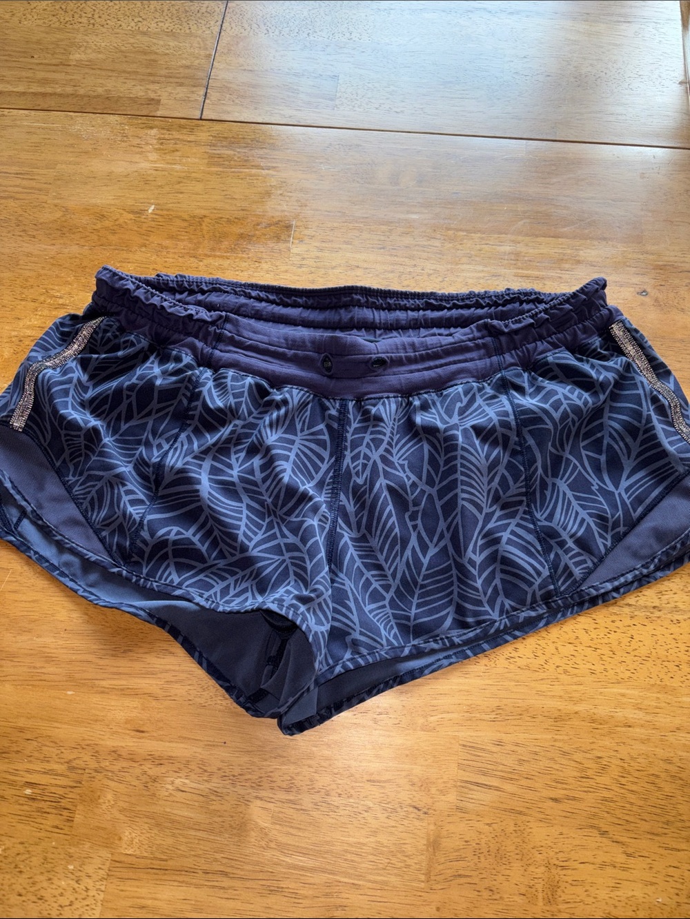 Lululemon Hotty Hot Short
Pretty Palm Cadet Greyvy / Cadet Blue